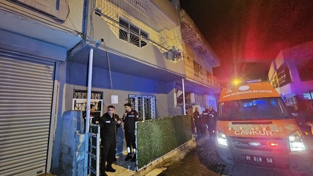 Adana'da 2 kuzen, evde çıkan yangında öldü