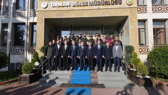 Tarım ve Orman Bakanı Yumaklı, bayram namazını Kastamonu'da kıldı