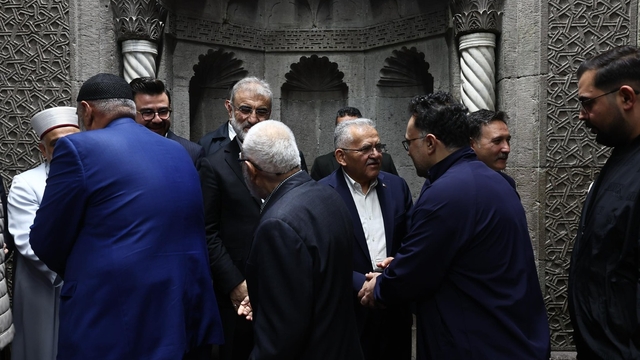 Başkan Büyükkılıç, vatandaşlarla bayramlaştı