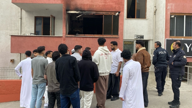 Bayram namazına giden yabancı uyruklu öğrencilerin evinde yangın çıktı