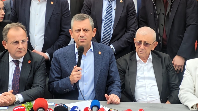 Özgür Özel, İmamoğlu için imza kampanyasını Trabzon'dan başlattı (2)