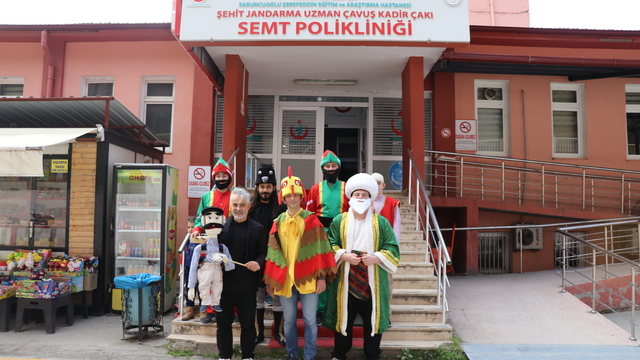 Amasya'da bayramı hastanede geçiren çocuklar unutulmadı