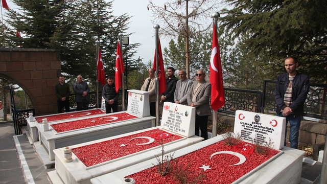 Ahlat'ta şehitlik ziyaret edildi