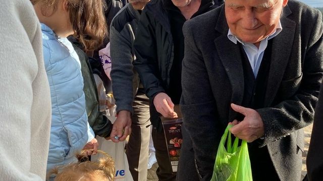 Çanakkale'de çocuklara köy meydanında şeker dağıtma geleneği yeniden yaşatıldı