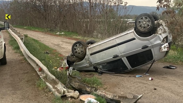 Amasya'da şarampole devrilen otomobildeki 4 kişi yaralandı