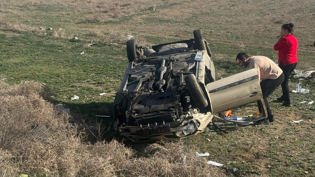 Ankara - Konya kara yolunda otomobilin devrilmesi sonucu 2 kişi yaralandı