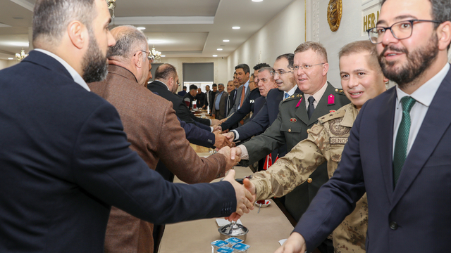 Mardin Midyat'ta farklı dine mensup vatandaşlar bayramlaşma programında buluştu