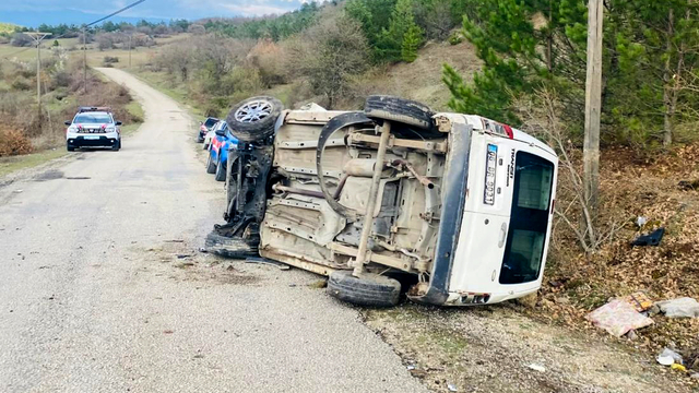 Karabük'te trafik kazasında polis memuru hayatını kaybetti, 1 kişi yaralandı