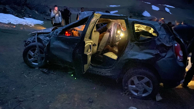 Artvin'de uçuruma yuvarlanan otomobildeki 1 kişi öldü, 1 kişi yaralandı