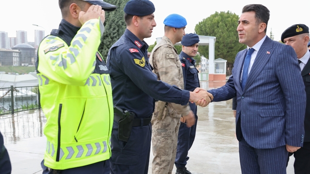 Bilecik Valisi Aygöl, bayramda görevli kamu personellerini ziyaret etti