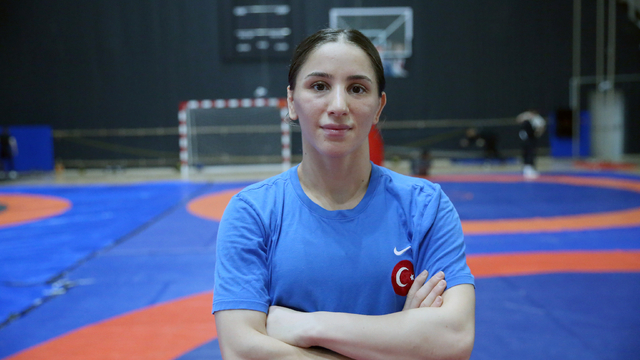 Beden eğitimi öğretmeni kadın güreşçinin hedefi, Avrupa'da zafer turu atmak