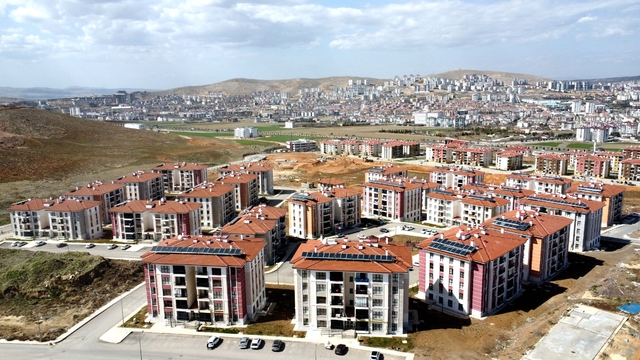 Elazığ'da depremzedeler bayramı yeni konutlarında geçiriyor