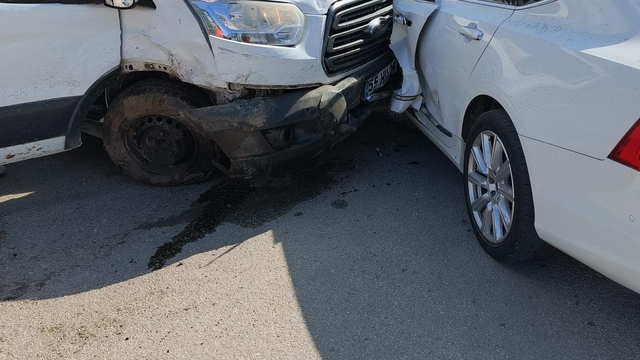 Amasya'da 3 aracın karıştığı kazada 11 kişi yaralandı