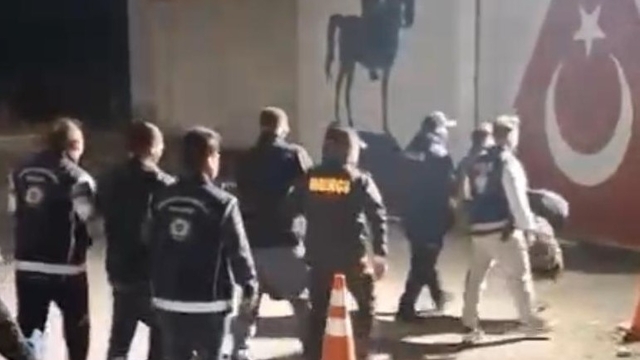 Gürcistan'a kaçma hazırlığında olan 3 firari hükümlü, TIR'da yakalandı