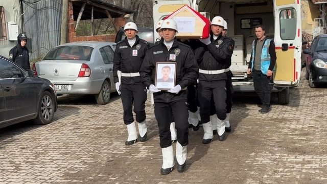 Trafik kazasında hayatını kaybeden polis, toprağa verildi