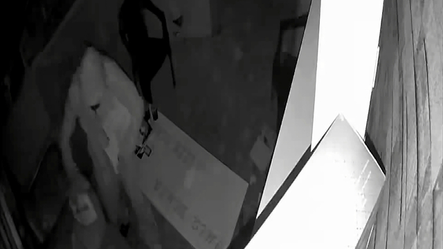 Balyozla duvarı kırıp, iş yerine girdi; 650 bin lira değerinde eşya çalıp kaçtı