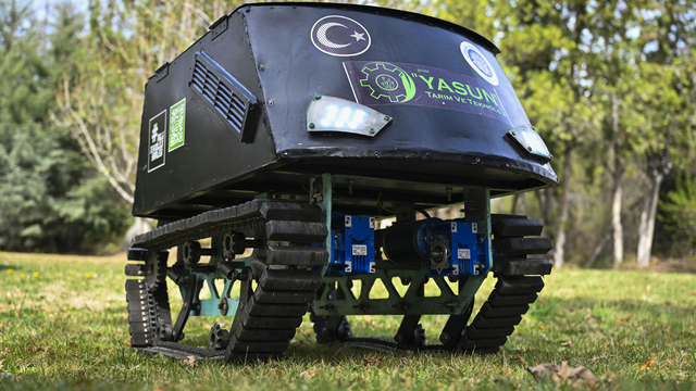 Üniversite öğrencilerinin geliştirdiği otonom tarım robotu "Bögü" seri üretim için gün sayıyor