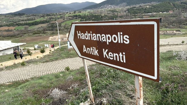 Bayramda Karabük'teki antik kenti ziyaret edenler tarihte yolculuk yaptı