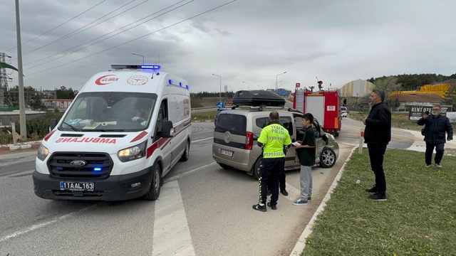 Bilecik'te kamyonet ile otomobilin çarpıştığı kazada 7 kişi yaralandı