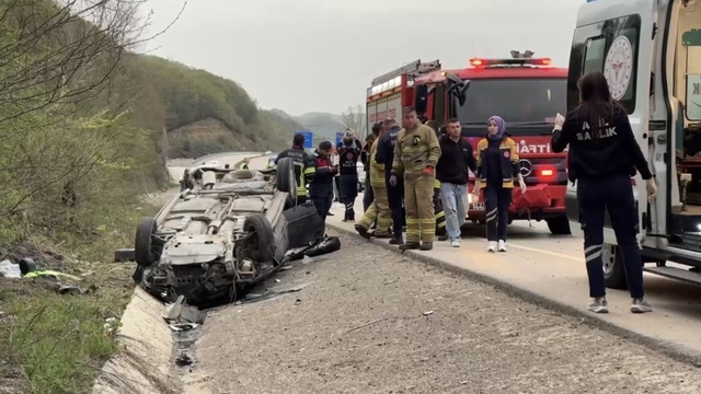 Bartın'da iki otomobil çarpıştı: 10 yaralı