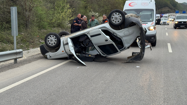Bartın'da 2 otomobilin çarpıştığı kazada 11 kişi yaralandı