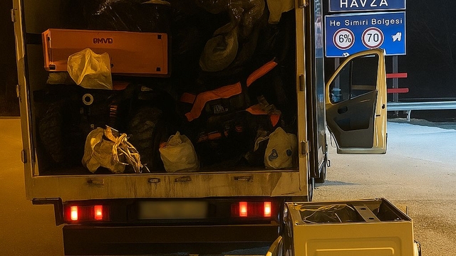 Kamyonetteki çamaşır makinesinde 1 kilo 361 gram metamfetamin ele geçirildi