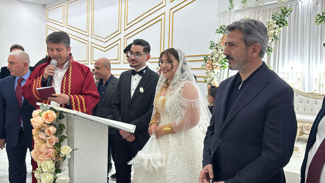 Çalışma ve Sosyal Güvenlik Bakan Yardımcısı Aydın, Adıyaman'da nikah şahitliği yaptı