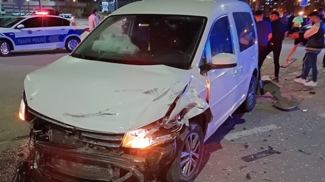 Batman'da otomobil ile hafif ticari aracın çarpıştığı kazada 7 kişi yaralandı