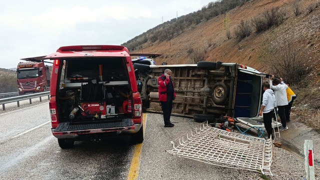 Malatya'da yolcu minibüsünün devrilmesi sonucu 5 kişi yaralandı