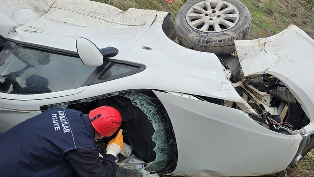 Elazığ'da şarampole devrilen otomobildeki 5 kişi yaralandı