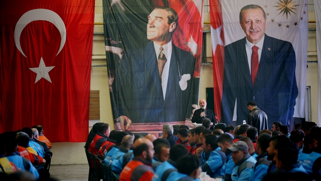 Başkan Çolakbayrakdar, belediye personeli ile bayramlaştı