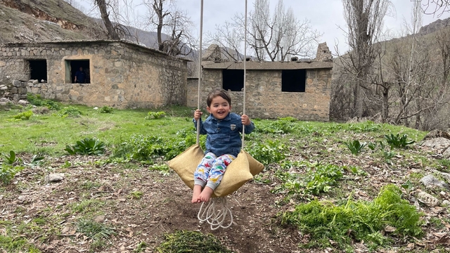 Terör nedeniyle boşalttıkları köyde 30 yıl sonra bayram kutladılar