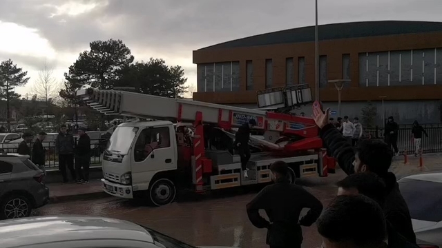 Elazığ'da sağanak; cadde ve sokaklar göle döndü (2)