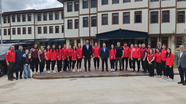 Türkiye Güreş Federasyonu Başkanı Akgül, Kastamonu Valisi Dallı'yı ziyaret etti