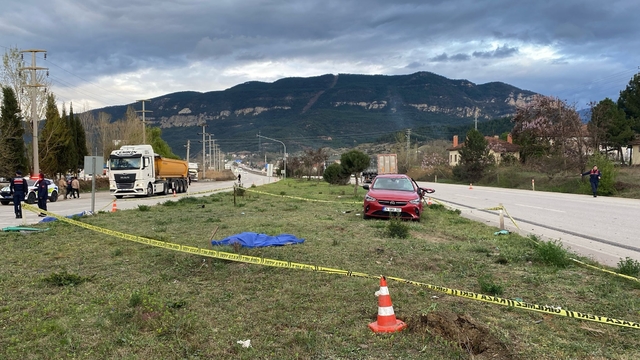 Karabük'te TIR ile otomobil çarpıştı; aynı aileden 3 ölü, 2 yaralı