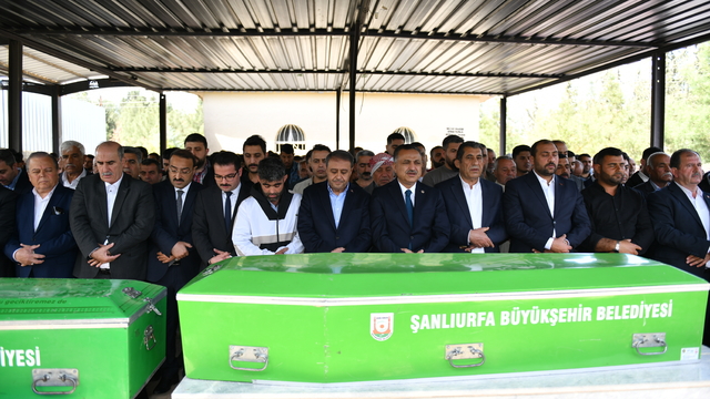 Şanlıurfa'da toprak kayması sonucu hayatını kaybeden 3 işçi defnedildi