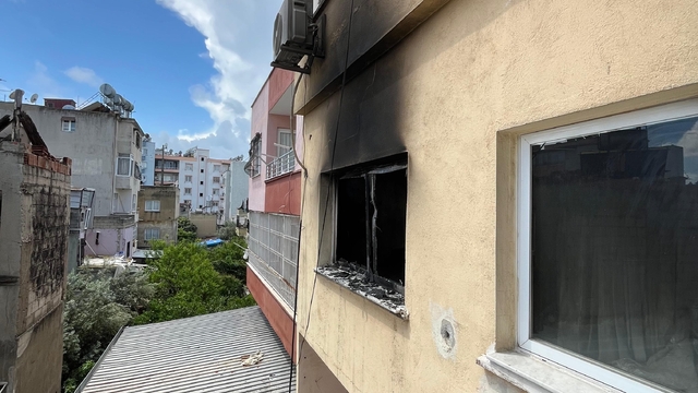 Mersin'de apartman dairesinde çıkan yangın söndürüldü