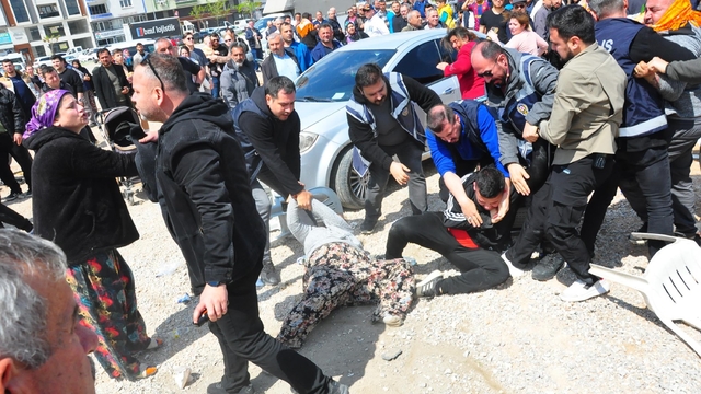 Manisa'da deve güreşinde arbede