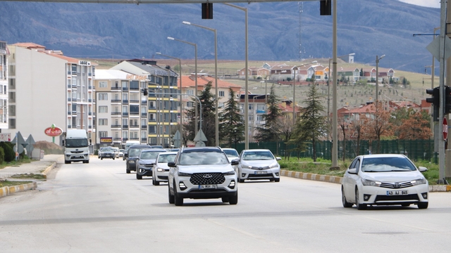 Afyonkarahisar-Antalya kara yolunda bayram dönüşü yoğunluğu yaşanıyor
