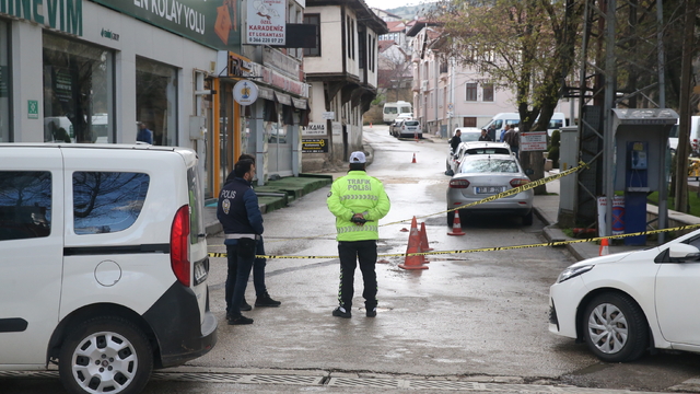 Kastamonu'da, apartmanda el bombası bulundu