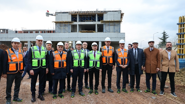 Adalet Bakanı Tunç, Sakarya Adalet Sarayı inşaatında incelmelerde bulundu