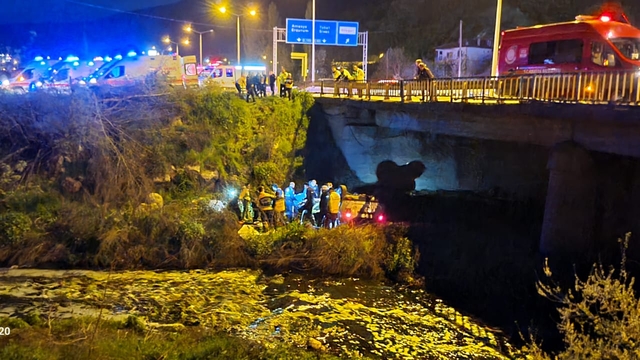 Amasya'da otomobil Tersakan Çayı'na düştü: 5 yaralı