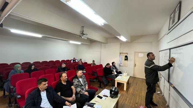 Trabzon'daki esnaflara Arapça eğitimi veriliyor