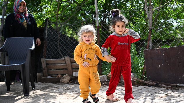 Adana'da biyonik kulağı çalınan çocuk yeni işitme cihazına kavuştu