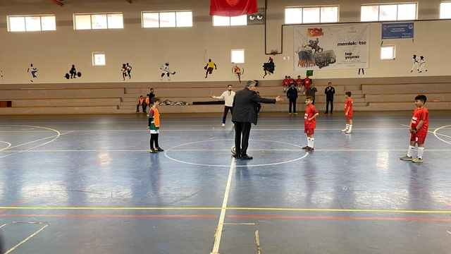 Güroymak'ta düzenlenen futsal turnuvası başladı