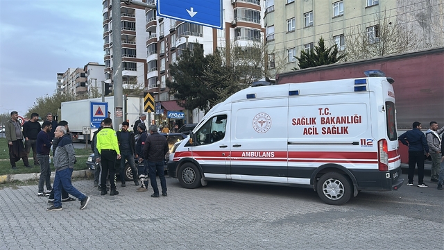 Şanlıurfa'da ambulans ile otomobilin çarpışması sonucu 1 kişi yaralandı
