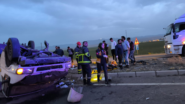 Mardin'de tanker ile kamyonetin çarpışması sonucu bir çocuk öldü, anne ve baba yaralandı
