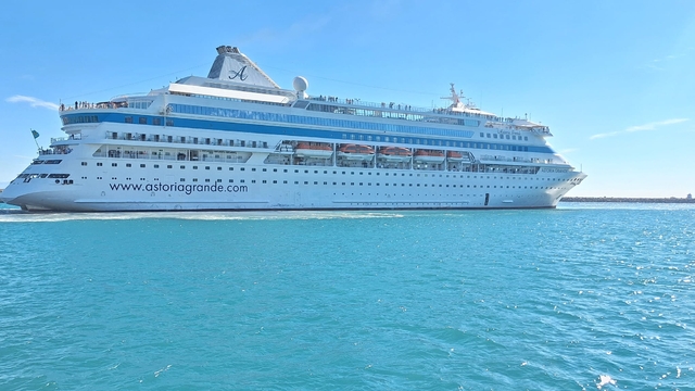 "Astoria Grande" isimli kruvaziyer Antalya'da