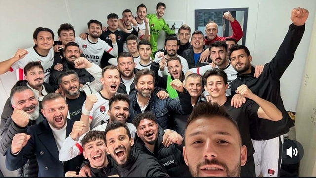 Denizli İdmanyurdu 3'üncü Lig'e koşuyor