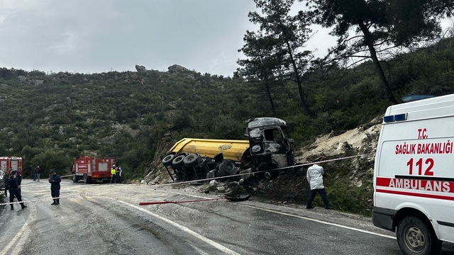Muğla'da kaza yaparak yanan tır sürücüsü öldü